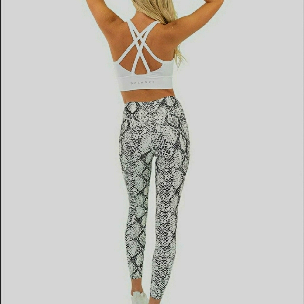 The Ascend Pant- Python - Picture 3 of 6